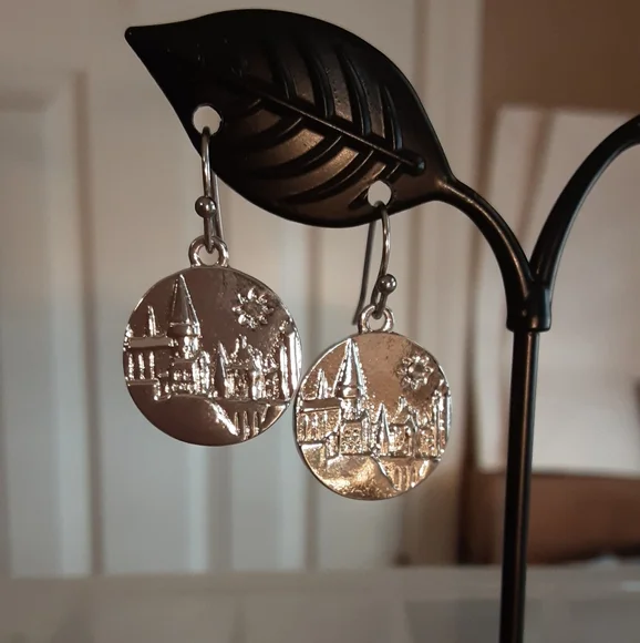 Hand Crafted Harry Potter Pierced Earrings Silvertone - Picture 2 of 3